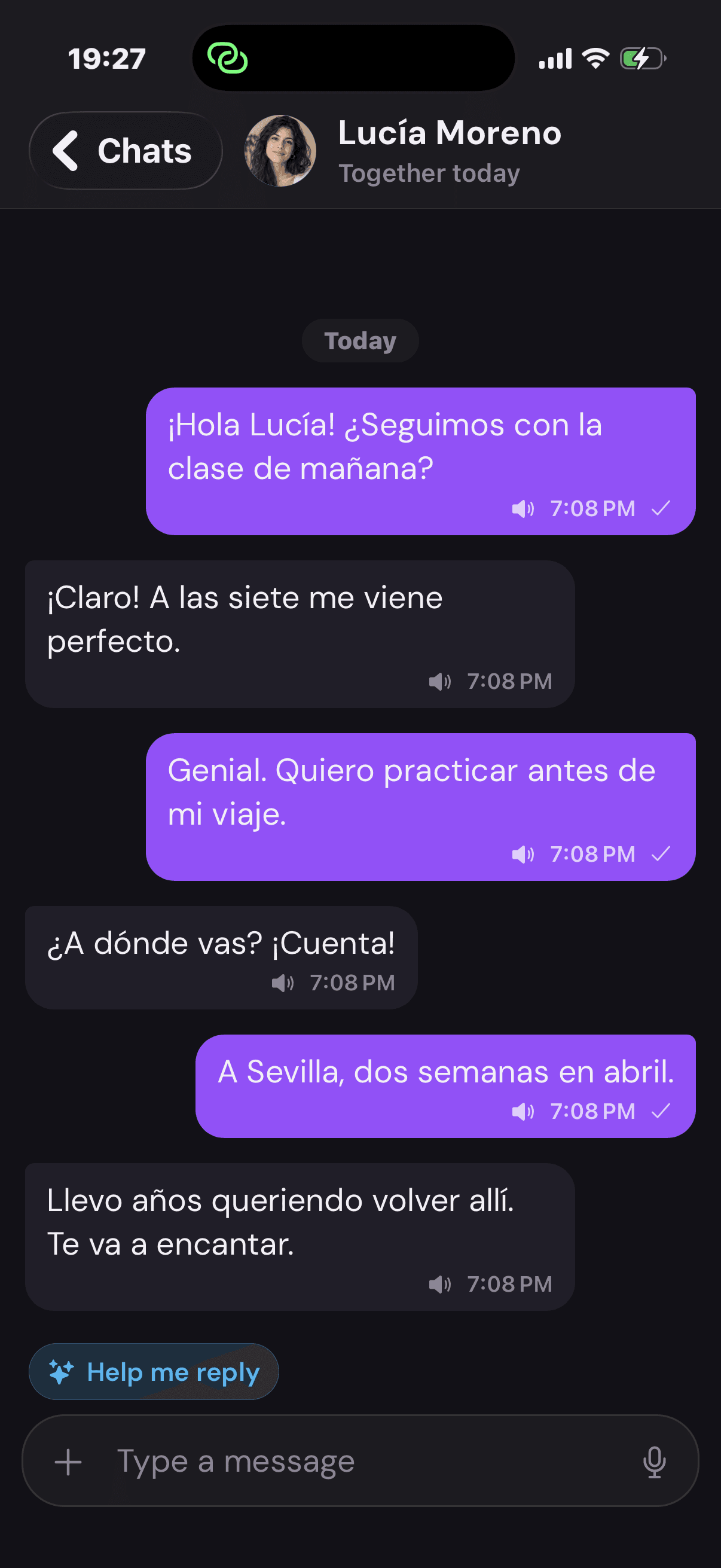 Langu on iPhone: a conversation in Spanish with translation and reply assistance built in.